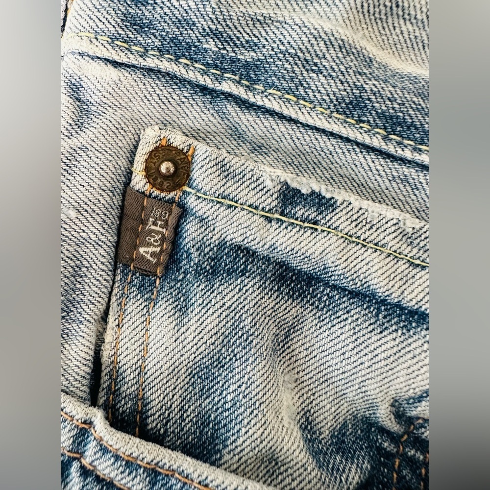 Abercrombie & Fitch Men's Light Wash Straight Cut Jeans Size 31”x 32” - Picture 8 of 11